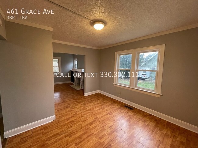 Building Photo - Three bedroom one bathroom home for rent