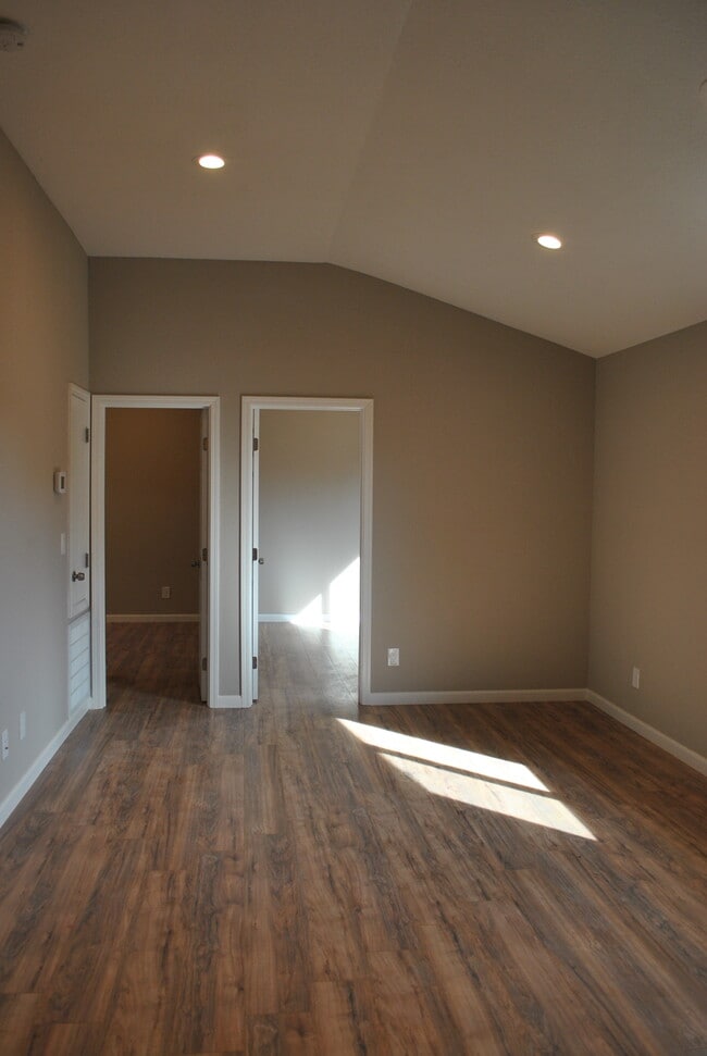 Building Photo - 21391 Locust St