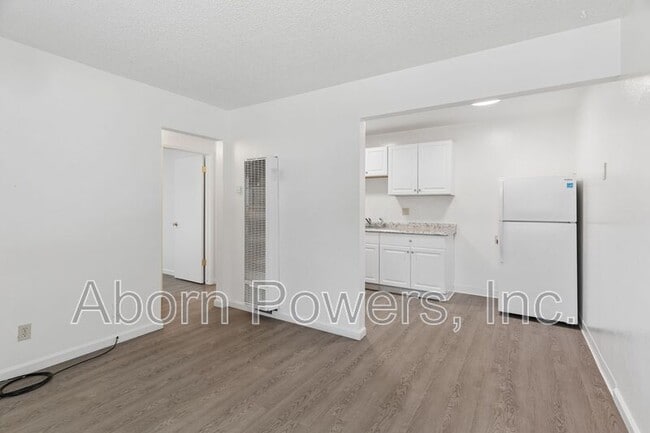Building Photo - 2807-2813 Manor Dr