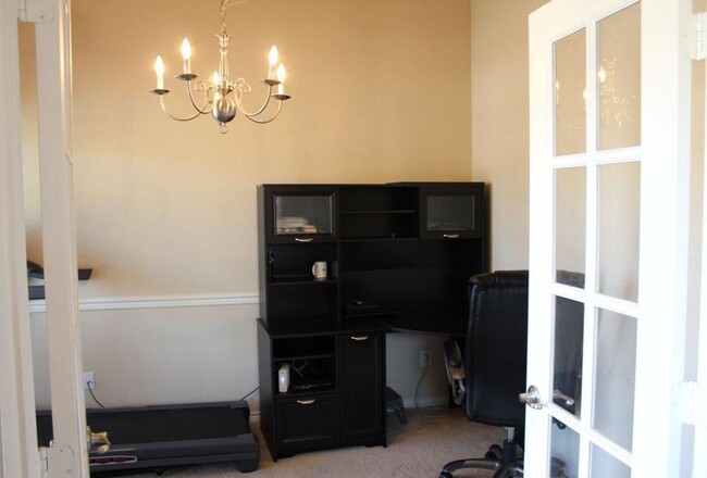 Building Photo - Charming house with a open floor plan, lar...