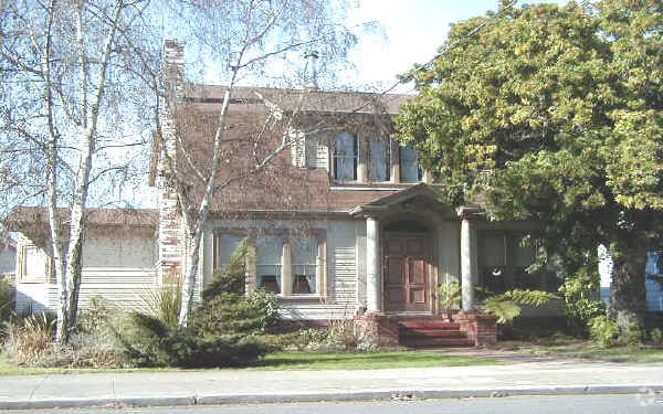 Building Photo - 1421 Bay St