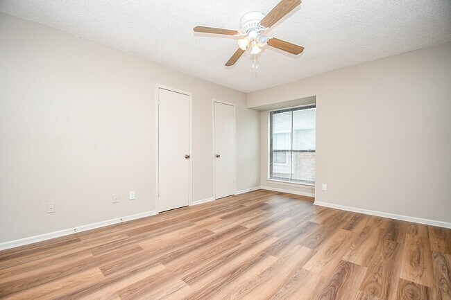 Foto del edificio - 17331 Red Oak Dr