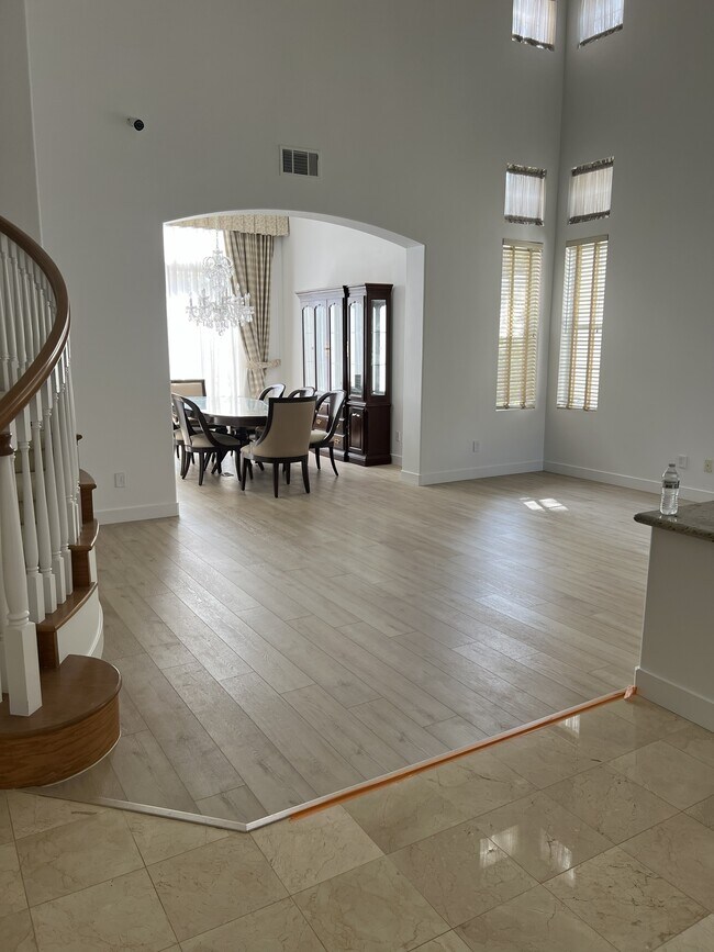 Foto del edificio - 2558 Carlton Pl