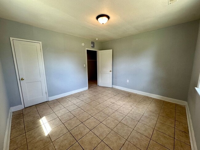 Building Photo - 652 Miller Rd
