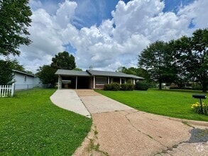 Building Photo - 130 Roxie Dr