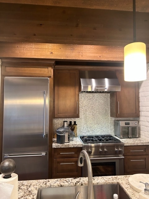 Building Photo - 120 Country Club Dr