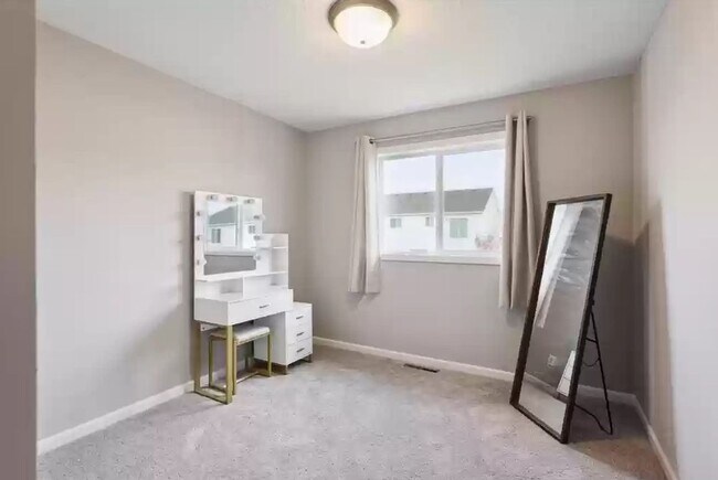 Foto del edificio - Charming 3BR House in Anoka.  Relocation d...