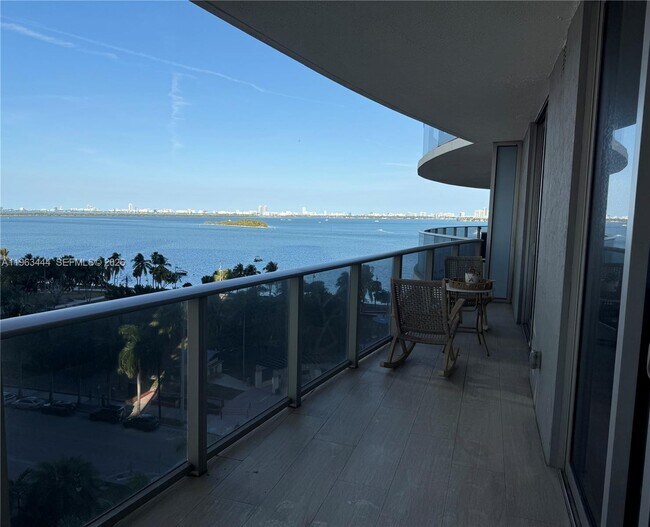 Foto del edificio - 488 NE 18th St