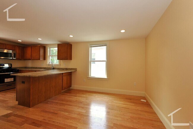 Foto del edificio - Packard's Corner Area of Allston. Large Fu...