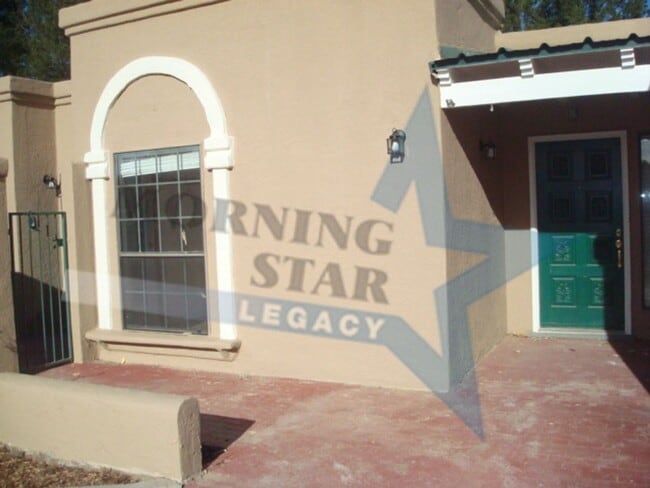 Building Photo - HORSE PROPERTY! 3 bedroom with bonus add-o...