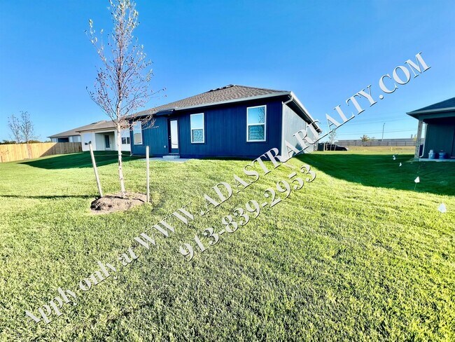 Foto del edificio - Brand NEW!! Spacious 4 Bed 2 Bath Home in Gardner-Coming Soon!!