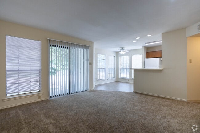 1 BR, 1 BA - 698 SF - Banita Creek Apartments