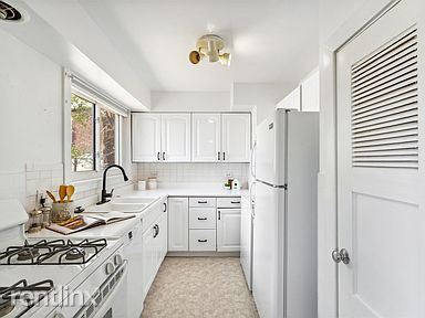 Foto principal - 3 br, 1 bath Condo - 3851 Alabama Avenue C