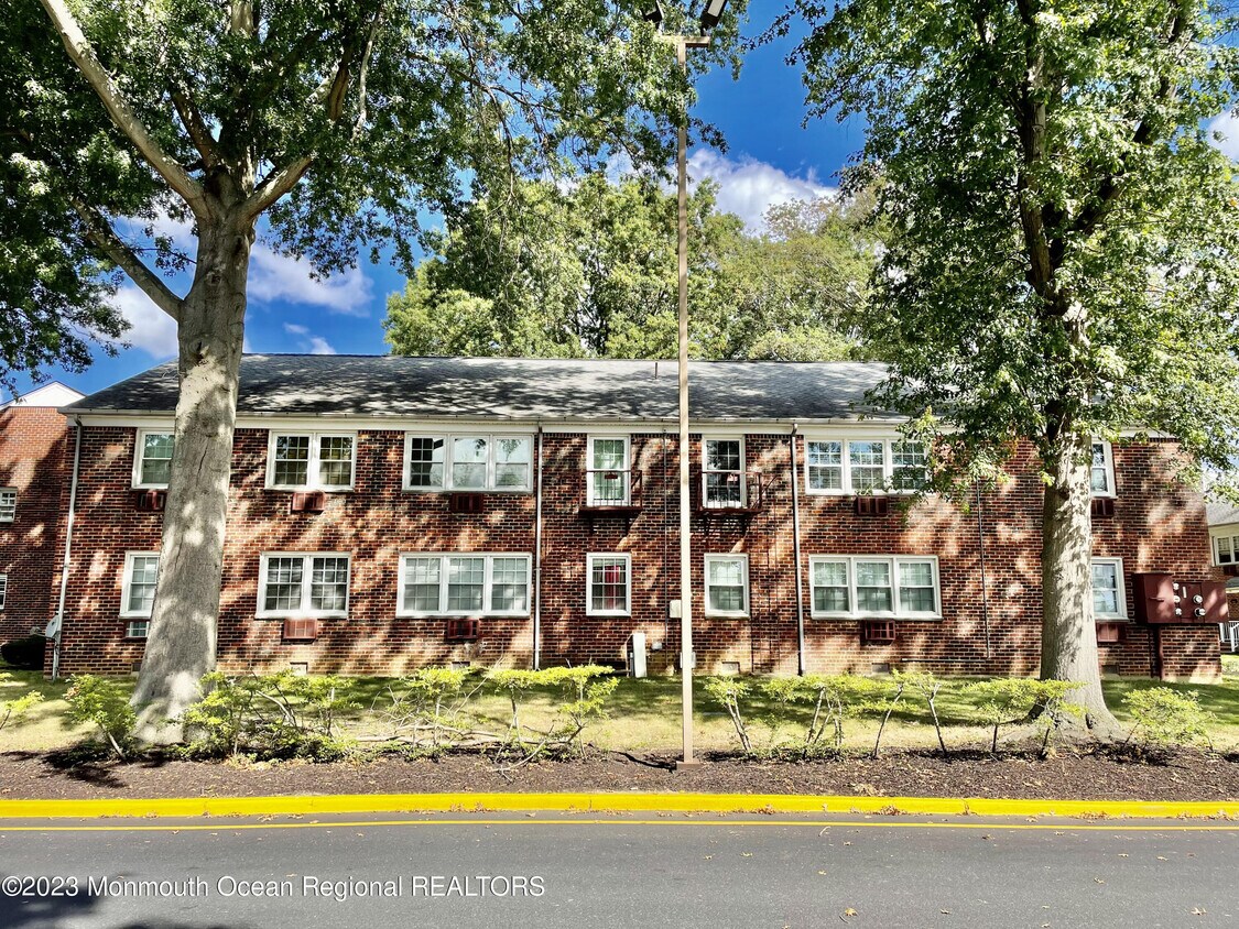 70 Stonehurst Blvd Unit B, Freehold, NJ 07728 Condo for Rent in