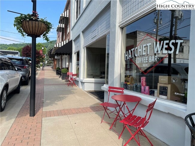 Building Photo - 15 E 2nd St