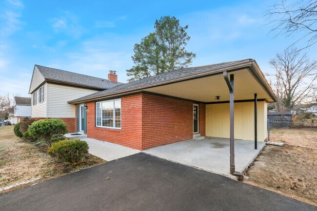 Foto del edificio - 18724 Bloomfield Rd