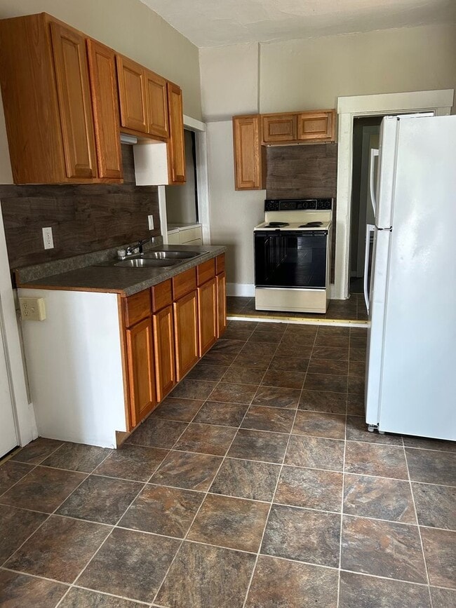 Building Photo - 321 N 13th Street