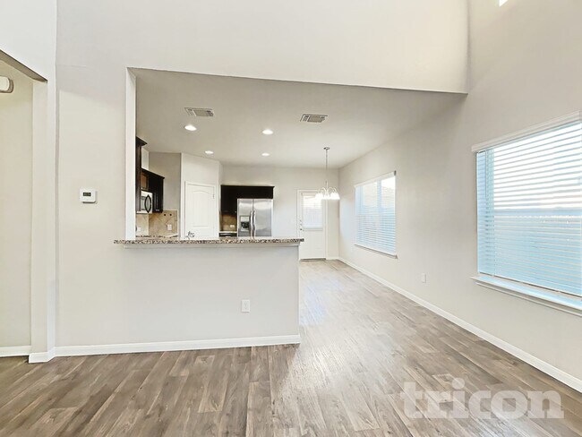 Foto del edificio - 15012 Custis Ln