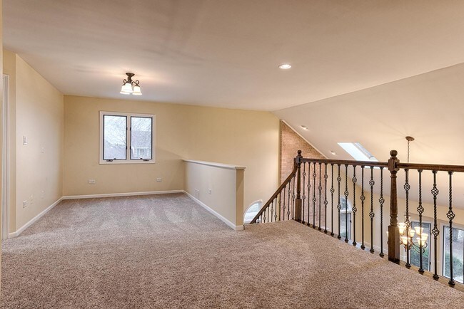 Foto del edificio - 4 bedroom in Naperville IL 60564