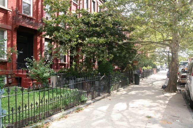 Building Photo - 821 Quincy St