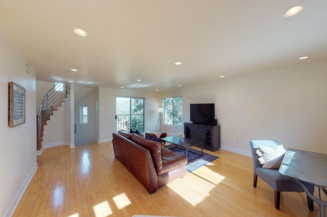 Building Photo - 8207 Mannix Dr