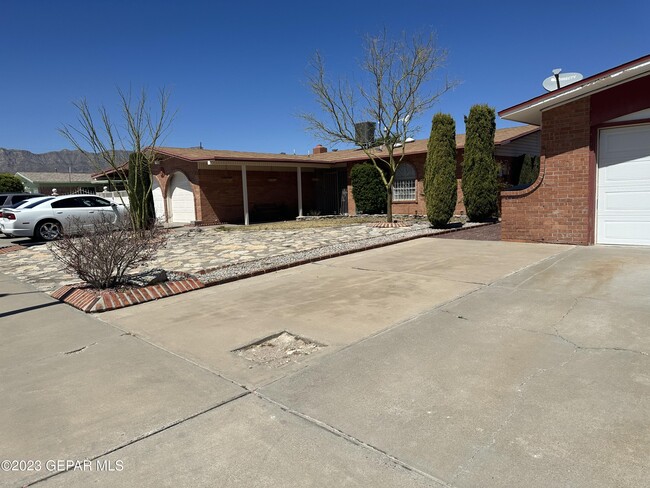 Building Photo - 5125 Round Rock Dr