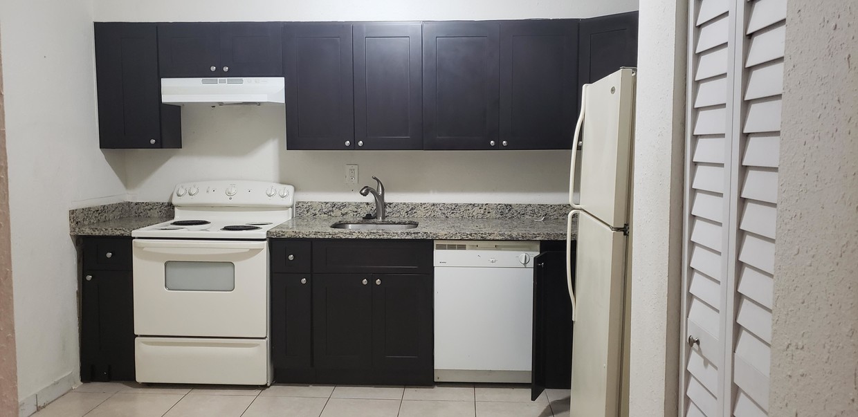 Foto principal - 2 bedroom in West Park FL 330
