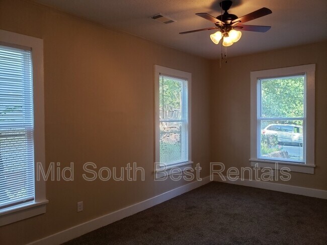 Building Photo - 2213 Valmar St