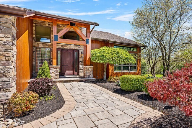 Building Photo - 2 Boyce Rd