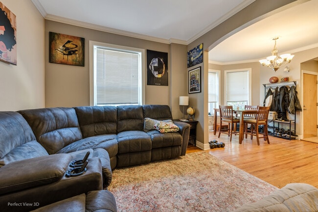 Foto del edificio - 3120 N Oakley Ave