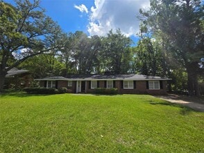 Building Photo - 2663 Ashlawn Dr