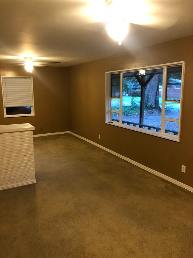 Foto del edificio - 22 Longview Dr