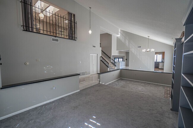 Foto del edificio - Hidden Valley 5 Bedroom Home for Rent in N...