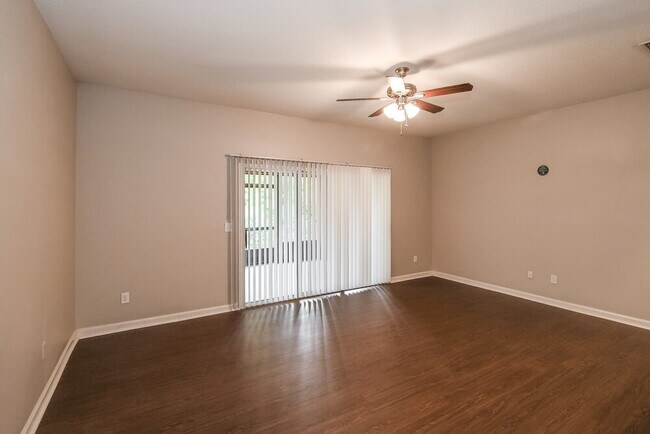 Foto del edificio - 12949 Spring Rain Rd