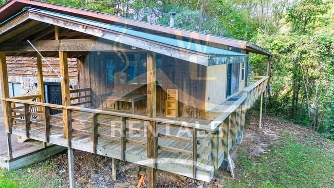 Building Photo - Beautifully remodeled 4 bedroom 2 bath home in Sylva available for year-long lease $2000 a month