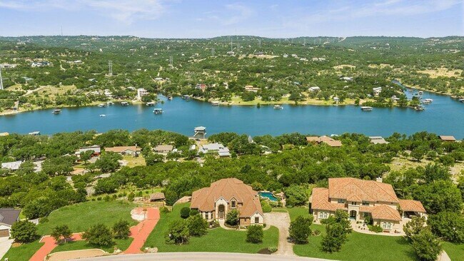 Foto del edificio - 2702 Lakehurst Rd