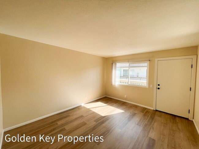Foto del edificio - Nice 2 BR / 1 BA second story apartment lo...