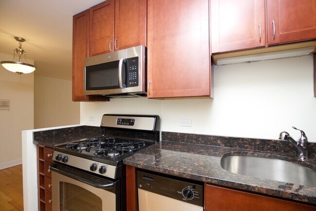 Building Photo - 630 W Wrightwood Ave