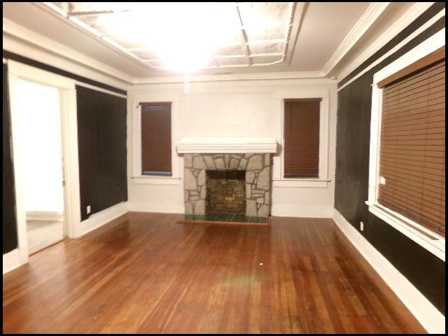 Building Photo - 303 E Nichols St