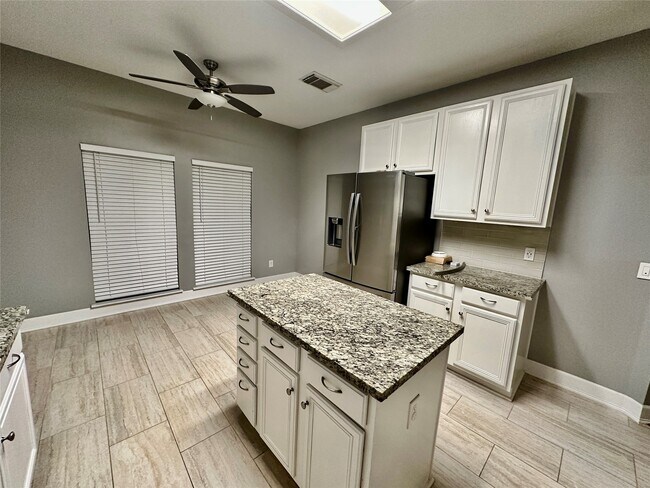 Foto del edificio - 9327 Restover Ln