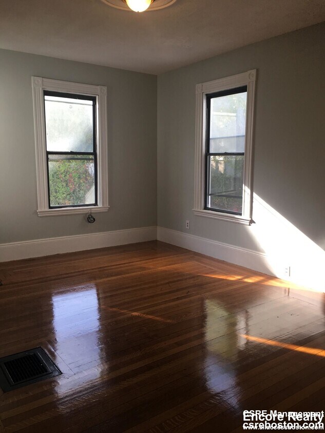 Photo - 12 Saunders St (Boston, MA)