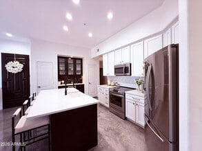 Building Photo - 11000 N 77th Pl