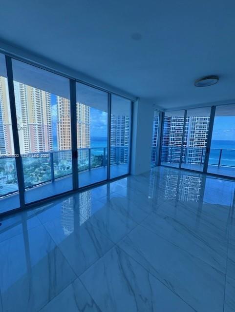 Foto del edificio - 17550 Collins Ave