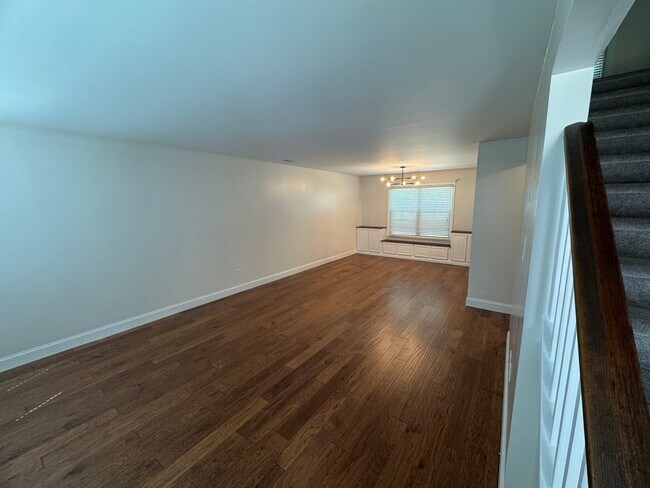 Building Photo - 160 Coventry Ln