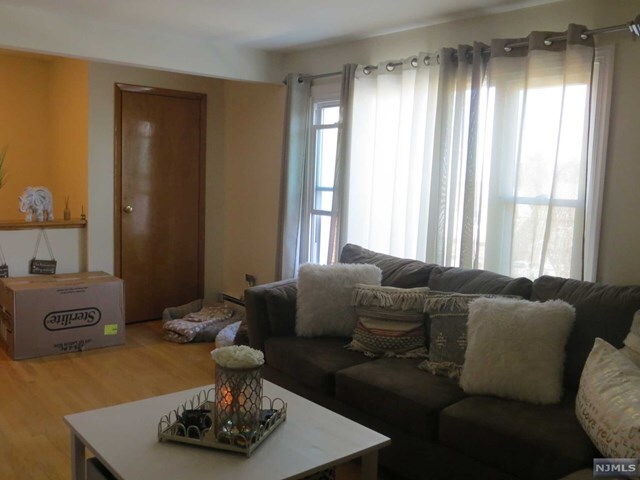 Foto del edificio - 731 1st St