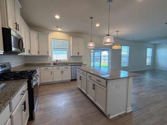 Building Photo - 1097 Sapphire Dr