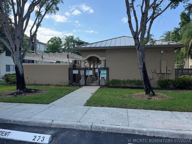 Building Photo - 1503 Crestwood Ct S