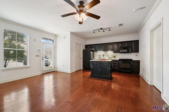 Building Photo - 888 S Kenilworth Pky