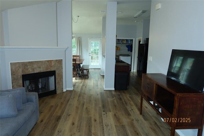 Building Photo - 305 Duprie Dr