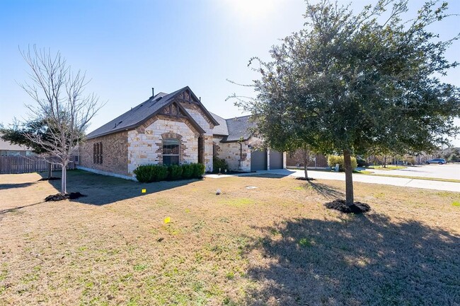 Building Photo - 6901 Leonardo Dr